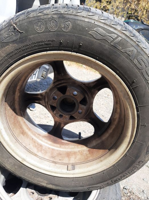 Автомобилни гуми с джанти