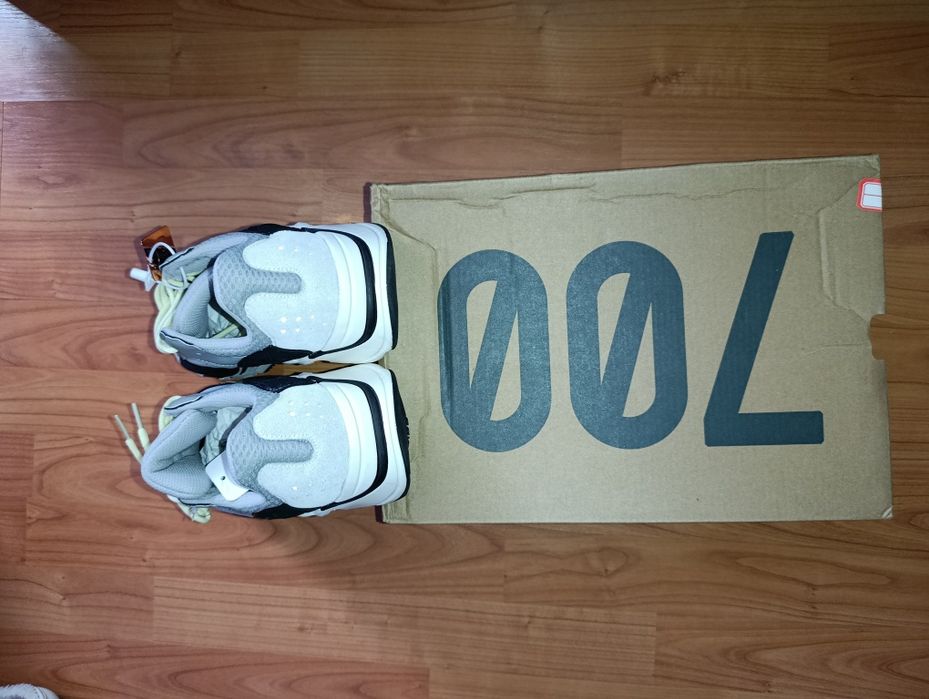 Adidași Adidas  YEEZY 700  Nr 43