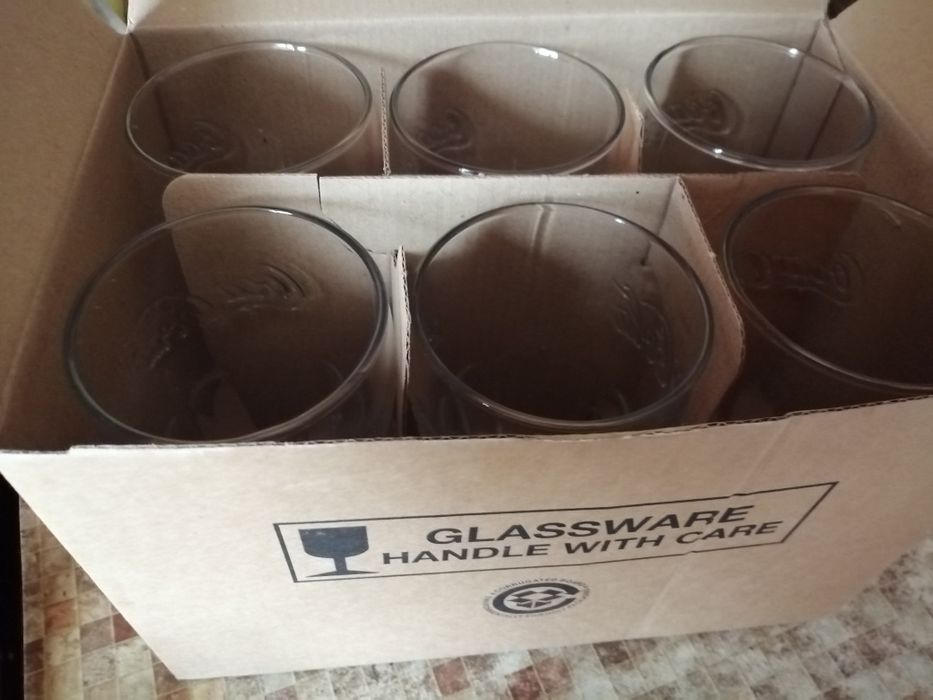 Бокалы пепси и кока кола