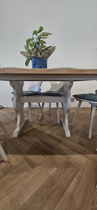 Masa si scaune din lemn cu blat de nuc natural