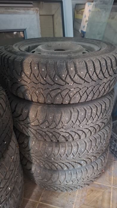 Продается зимние шипованные шины