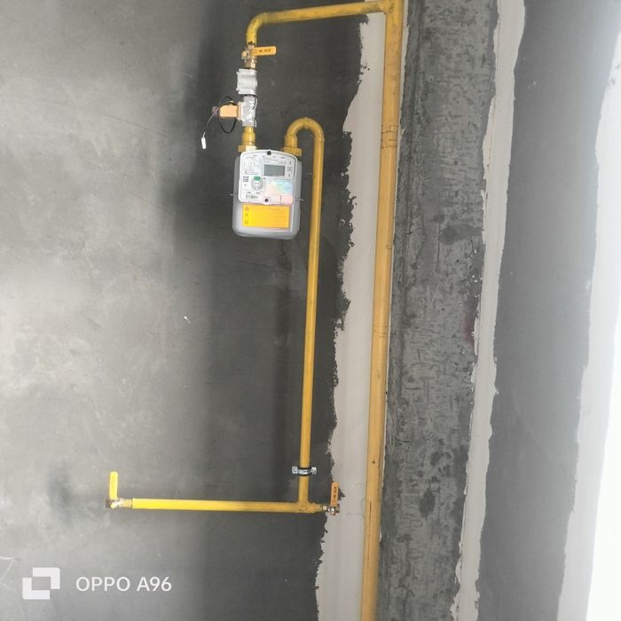 Yangi, zamonaviy uslubda qurilgan uy