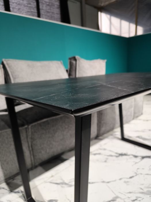 Jurnalniy stolik va stollar utalshonkali ideal holatda