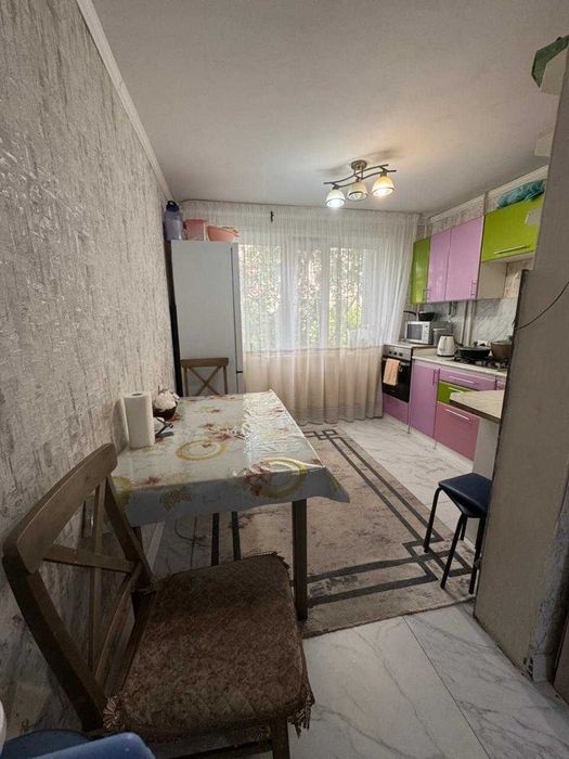 Продам  4 ком в 19 мкр