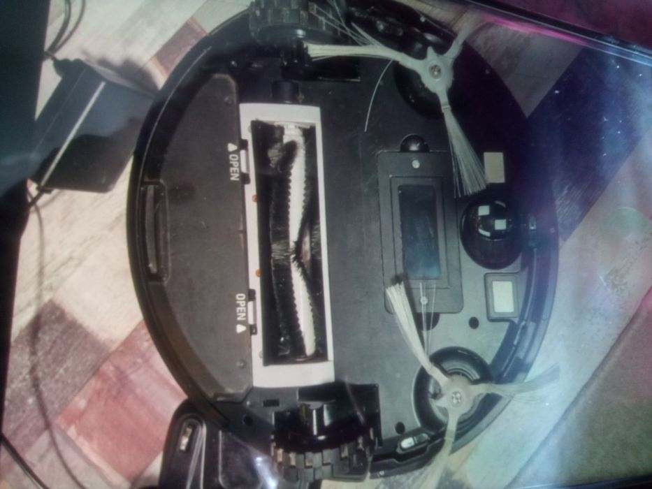 Прахосмукачка робот Rowenta serie 40 със зарядна станция