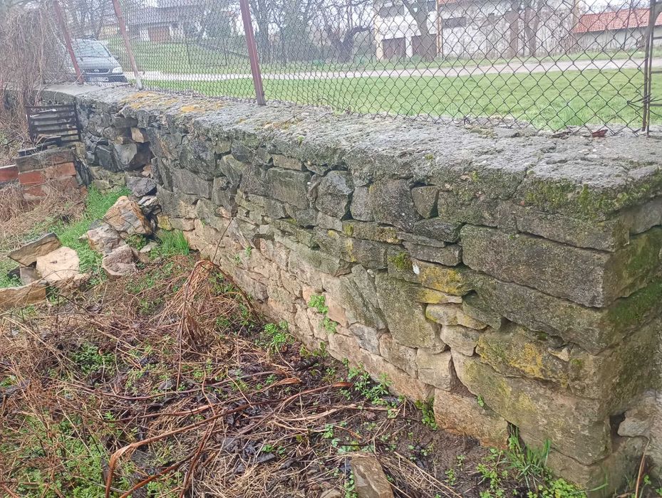 Камък от дувар по договаряне