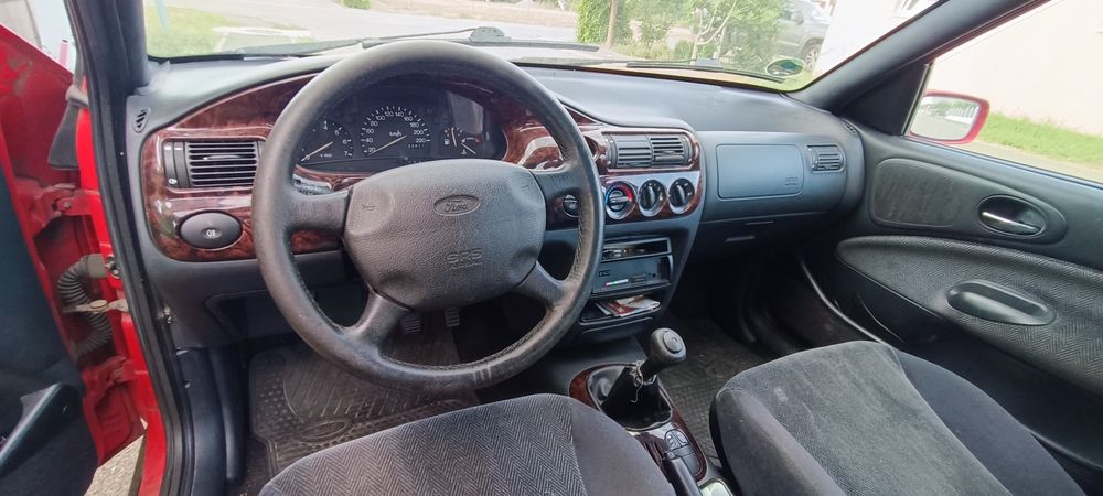 FORD Escort 1996 — imagine 3