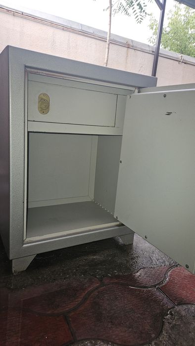 Продам сейф офисный