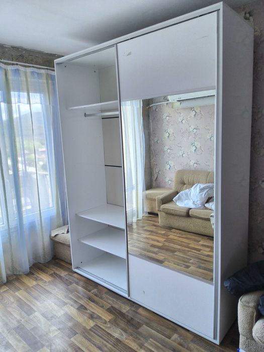 Гардероб с плъзгащи врати