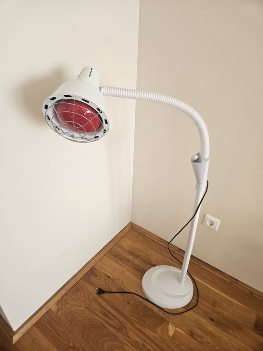Lampă cu infraroşu pentru terapie și cosmetică