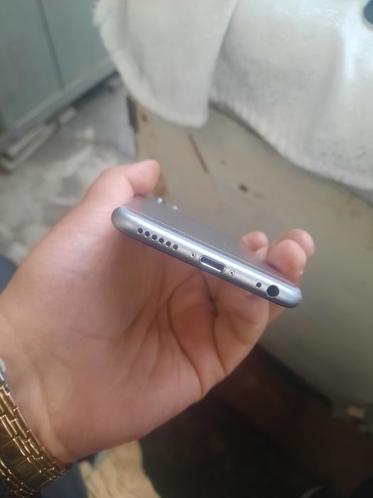 Продам Айфон 6с 16гб