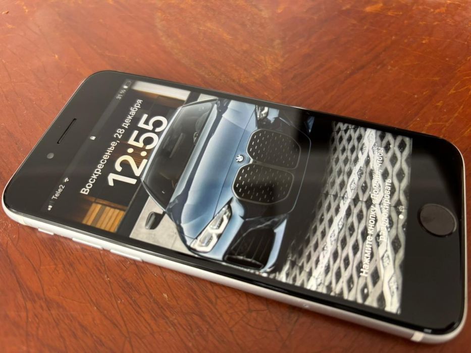 Iphone SE 2020 (eac) white в хорошем состояний.