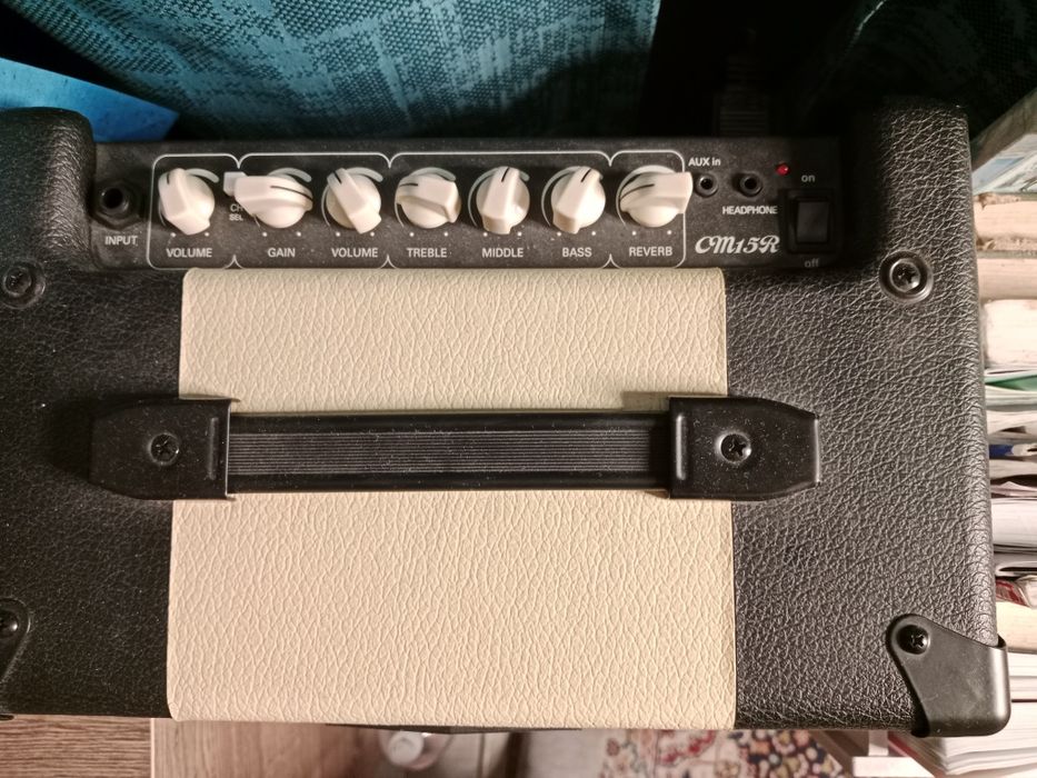 Комбоусилитель cort cm15r