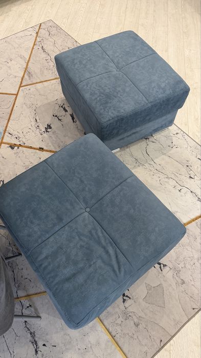 Угловой диван и 2 пуфа