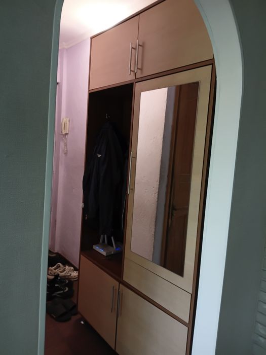 Шкаф в прихожей с зеркалом