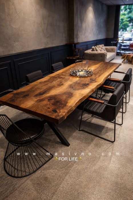 Трапезна маса от естествено дърво с епоксидна смола