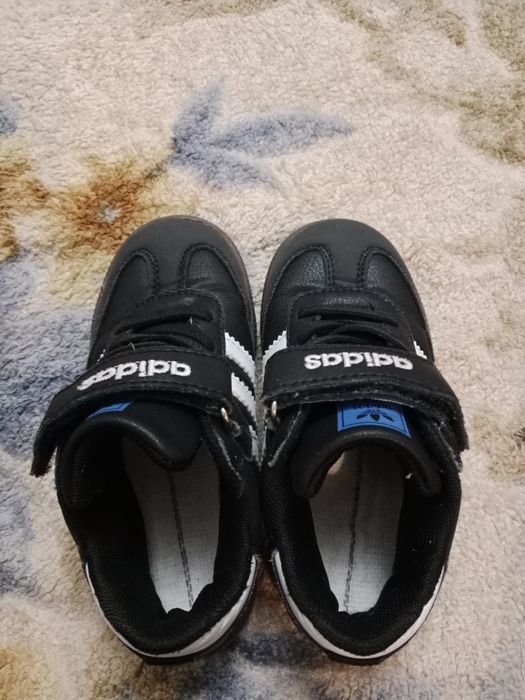 Продам детские  кросовки Адидас !