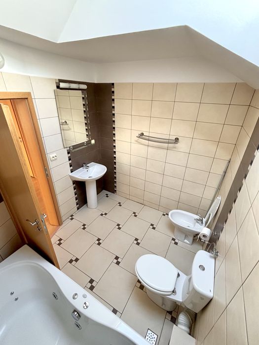 Inchiriez casa in cartier Bunloc, Sacele