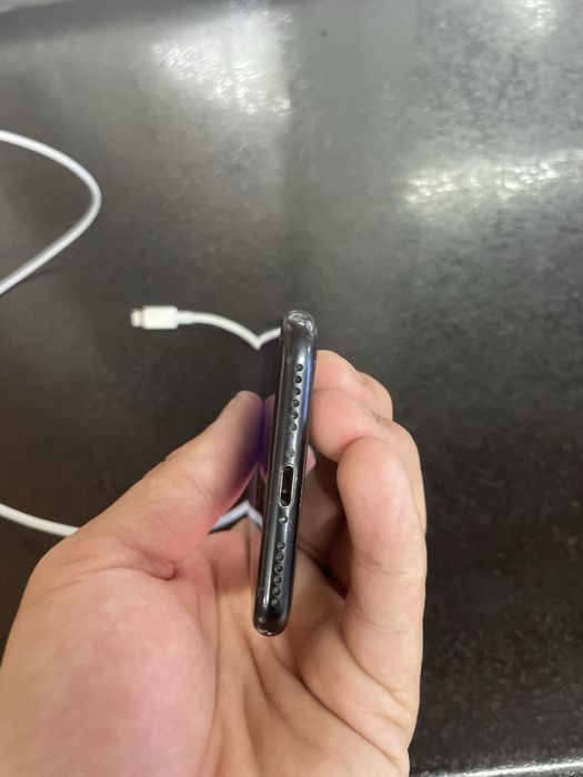 iphone se срочно продаю