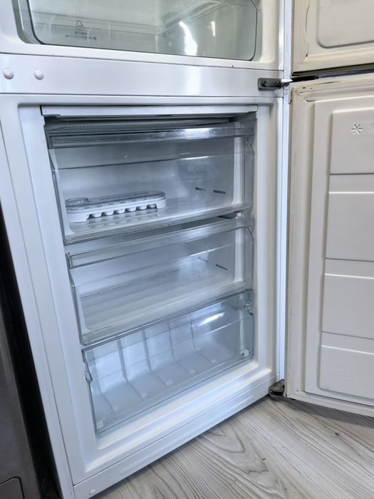 Продам холодильник Midea