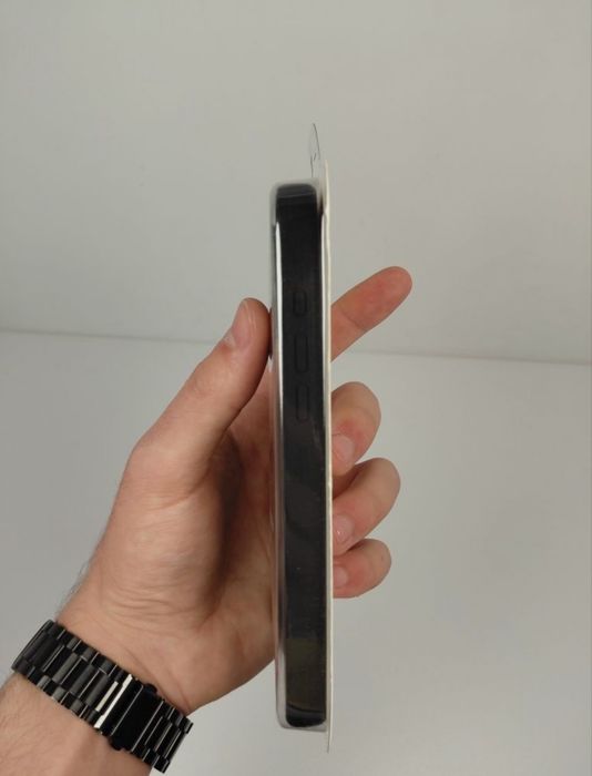 Husa neagra Apple Iphone 16 Pro Max