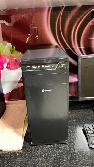 Kompyuter monitori bilan