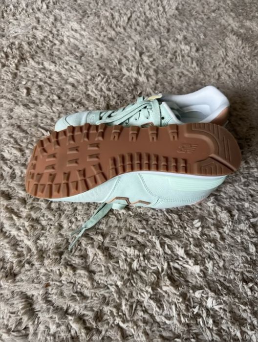 Vand adidasi New Balance noi