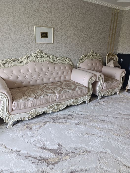 Диван в комплекте