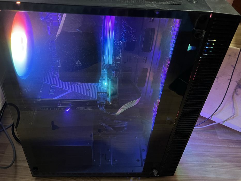 Продавам настолен компютър