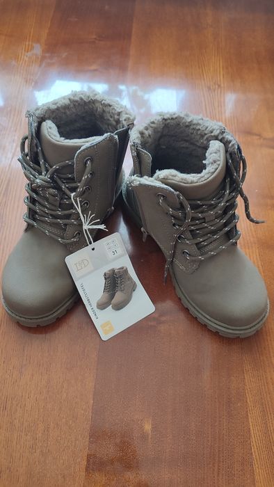 Продам ботинки детские размер 31. Новые