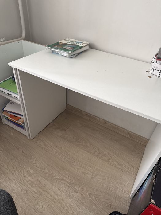 Продам стол и помощник для маникюра