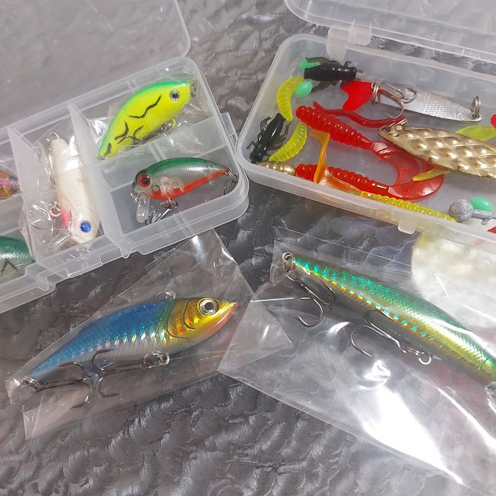 Риболовен комплект – воблери, силиконови примамки и блесни (нови)