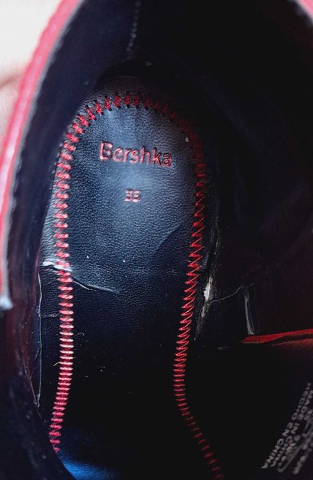Ghete rosii, mar. 35, Bershka