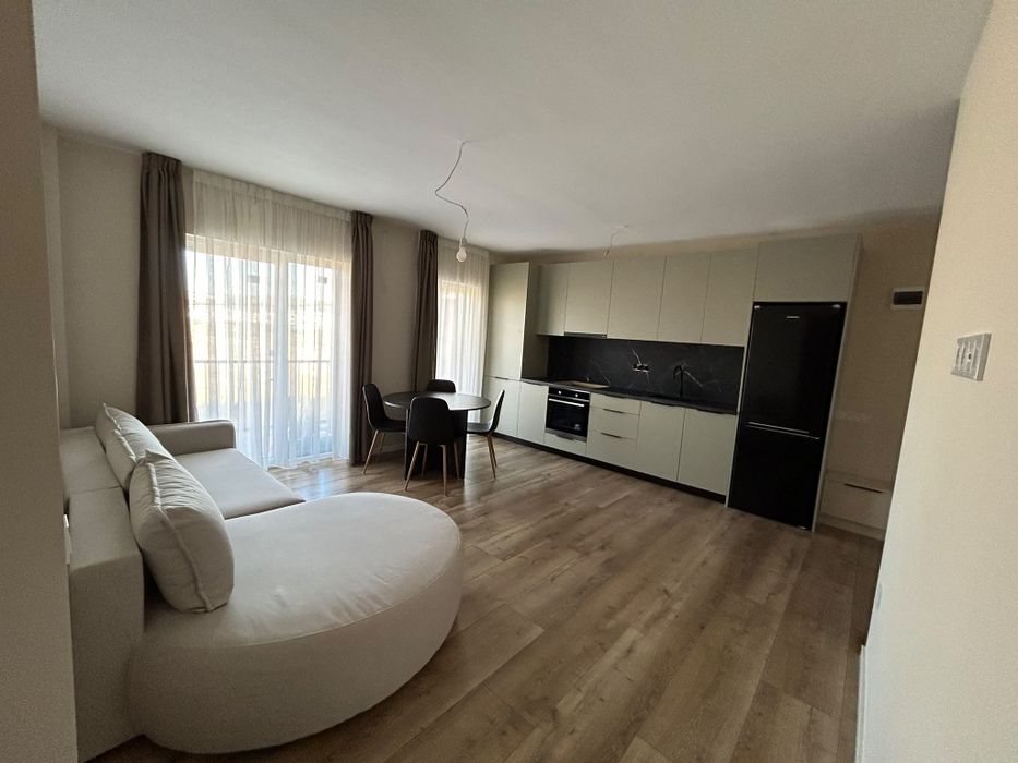Închiriez apartament / 2 camere / NOU / etaj 1 / loc de parcare /