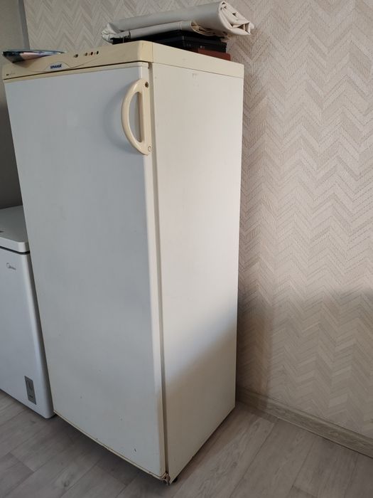 Морозильник в отличном состоянии.  Отлично морозит