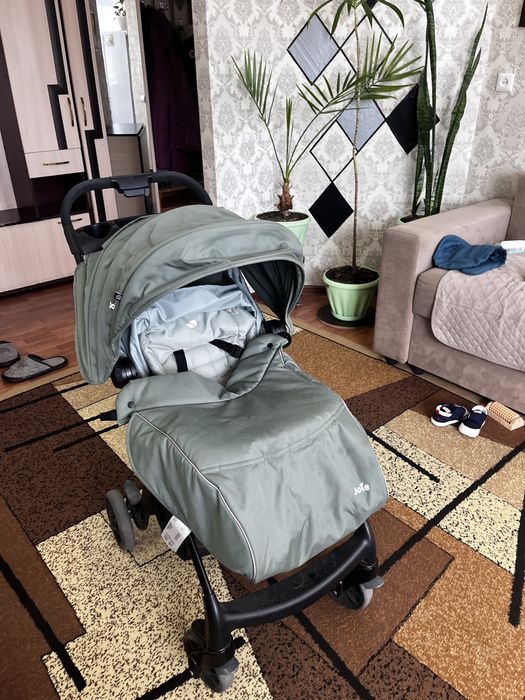 Продается детская коляска Joie