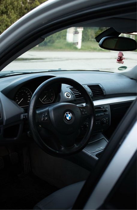 BMW E87 120i 150CP • Trapă • HiFi • Dublu Climatronic • PDC • Full piele • Înmatriculată