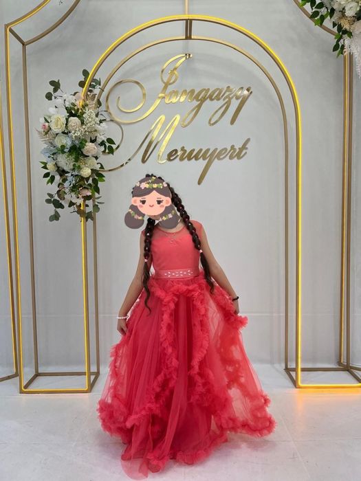 Продам нарядное платье 9-12лет