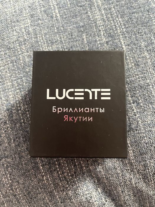 Кольцо с бриллиантом
