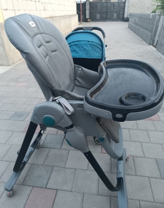 Продам коляску и детский стол