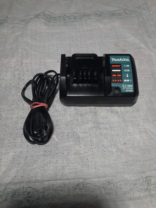 MAKITA зарядное устройство