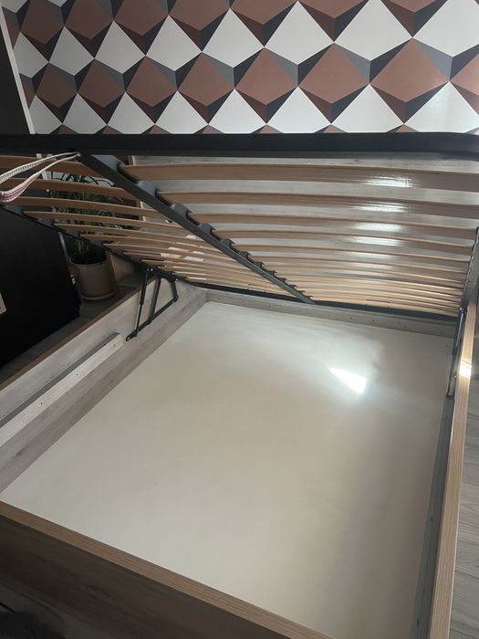 Pat matrimonial 180x200 cu tablie si noptiere integrate-design modern