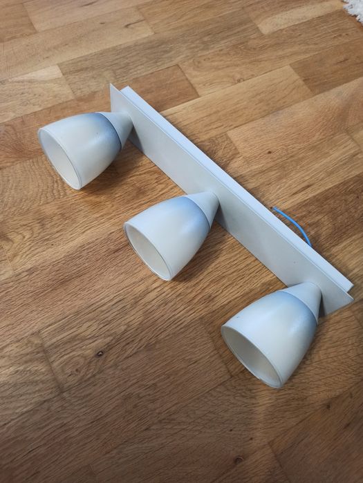 Осветително тяло тройка два броя