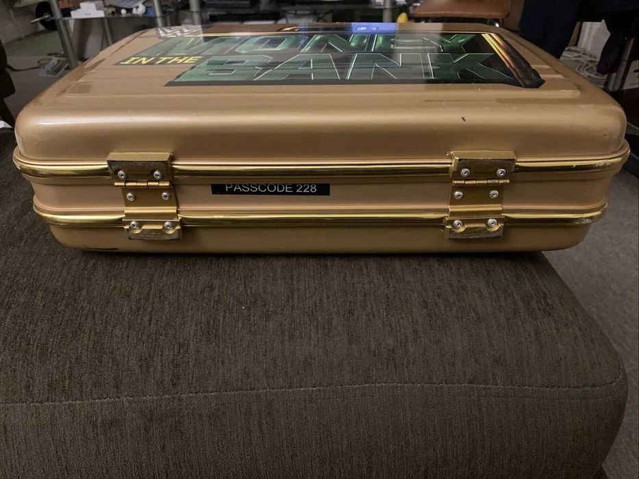 WWE Money In The Bank Briefcase куфар колекционерски Договорът куфарче