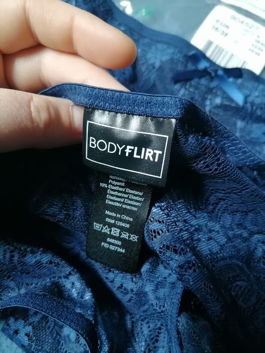 Два броя дамски дантелени бикини