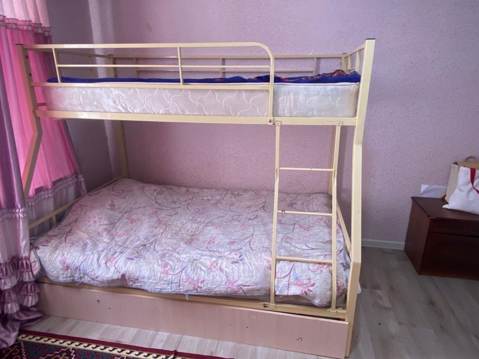Двухъярусная кровать