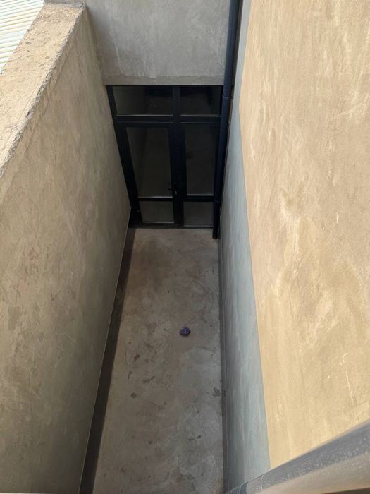 Юунсобода 8 кв. 2 этаж уй сотилади