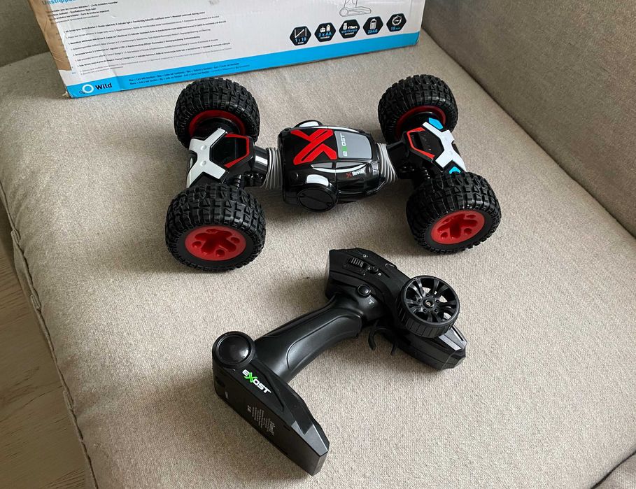 Masinuta telecomandata 4x4 + racer SilverLit Revolt - lipsa acumulator