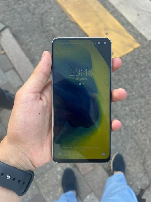 Самсунг s 10 + в хорошем состоянии