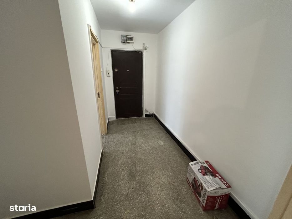 Vand apart.3 cam.Calea Romanilor,la parter inalt,bloc caramida 4 etaje